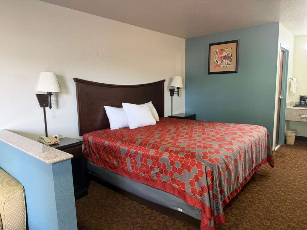 Magnolia Hotel room in Searcy AR